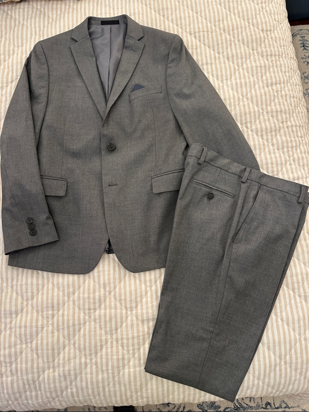 Lauren Classic Boys  Gray Two-Piece Suit Jacket & Pants. 18 R and 30 W pants.